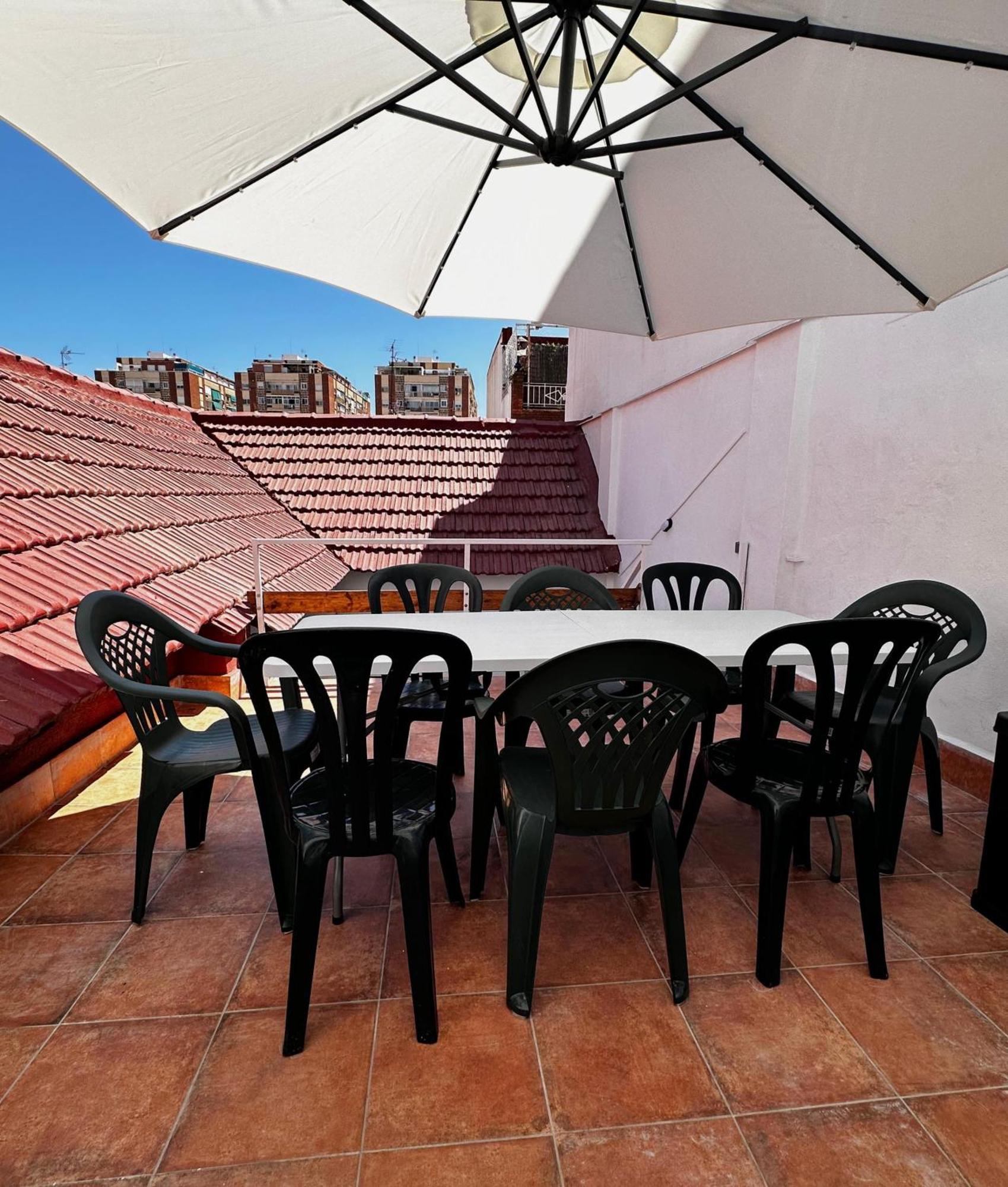 Feriehus Amplia Casa Entera Con Patio Y Terraza Familia Y Grupo De Amigos